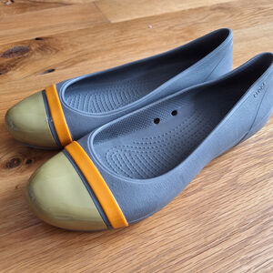 Crocs Womens Sz 6 Gray Green Orange Cap Toe Ballet Flats Slip On Shoes